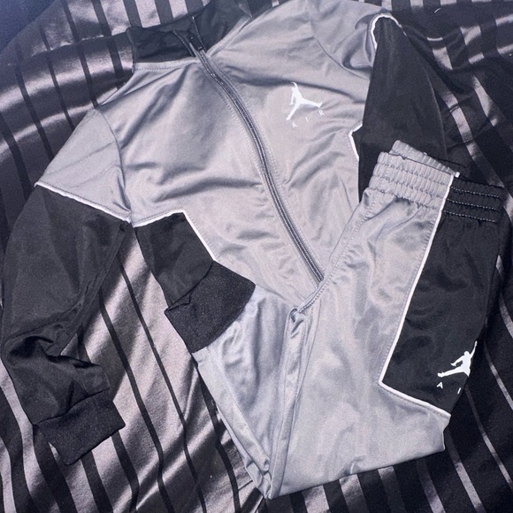 Grey and black Jordan jogging suit - Picture 2 of 2
